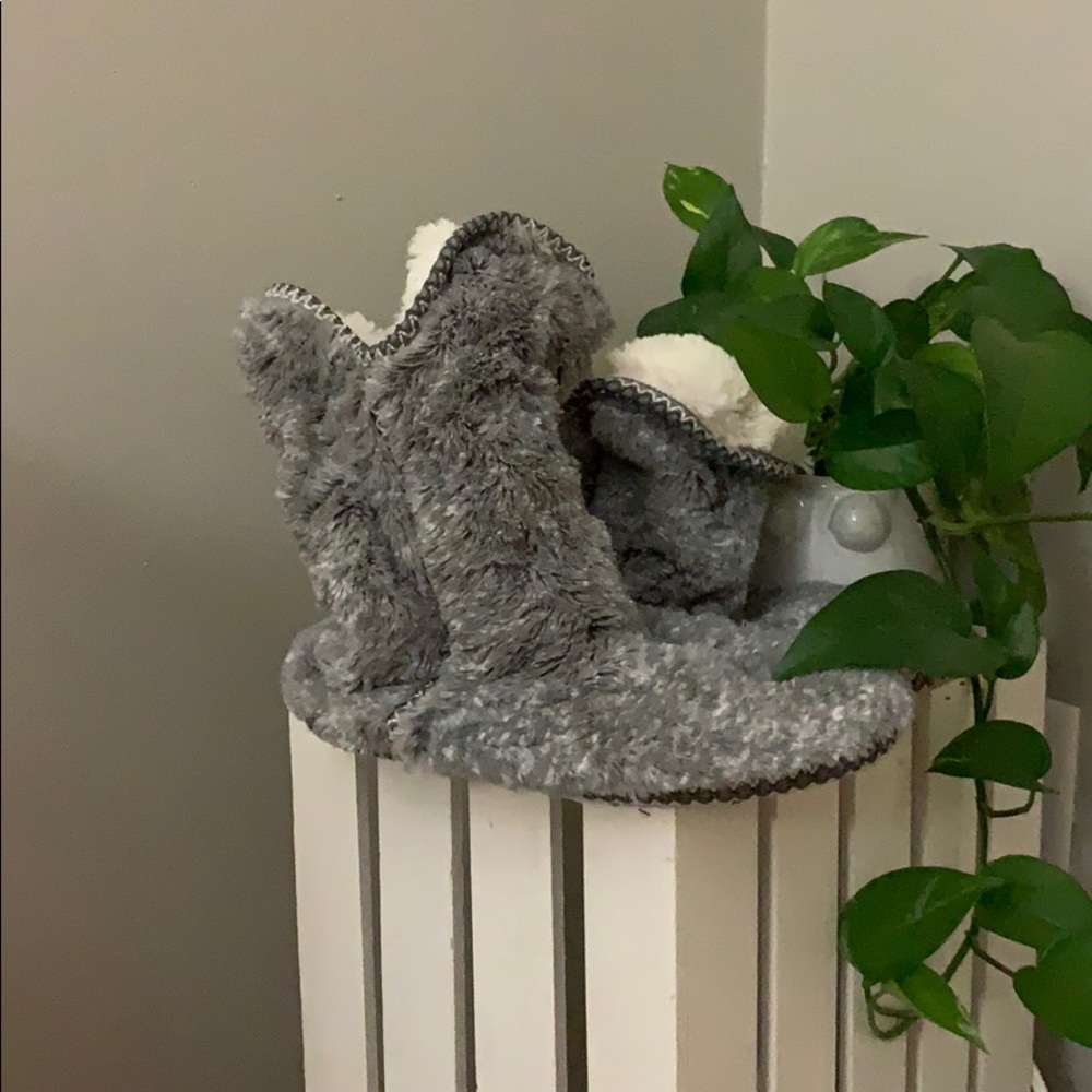 Stitched fuzzy slipper booties!